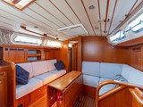 Hallberg-Rassy 40 saloon